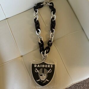 Raiders plastic Chain